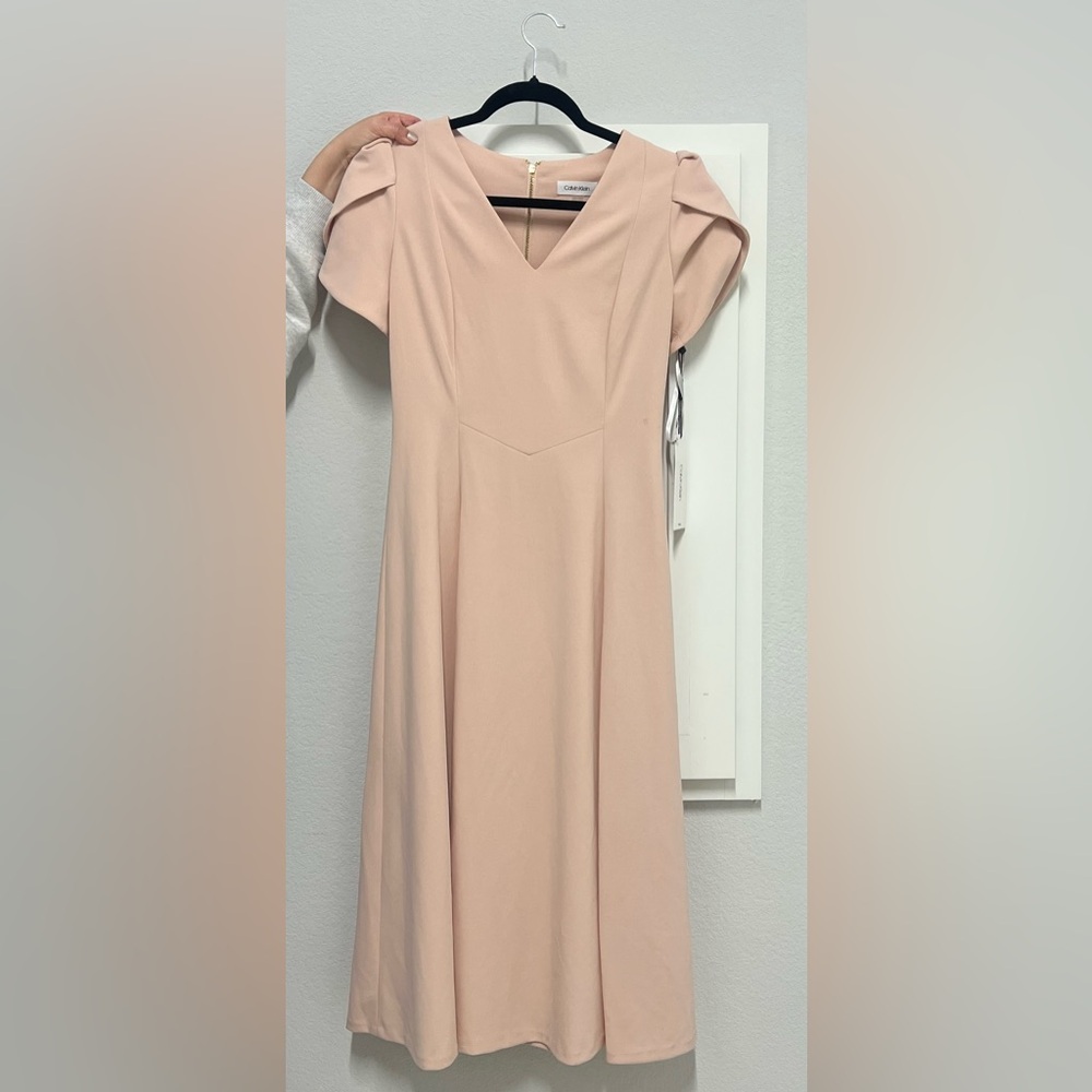 Calvin Klein Blush Pink Size 4 Dress – Chic & Flattering!